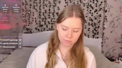 Chloe online show from December 4, 5:53 am