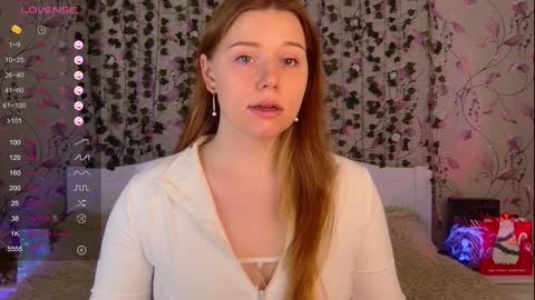 Snapshot of silent_princesses chatting on December 29, 7:39 am Chloe online show from December 29, 7:39 am