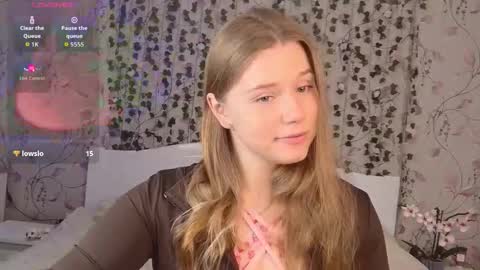 Snapshot of silent_princesses chatting on October 17, 5:21 am Chloe online show from October 17, 5:21 am