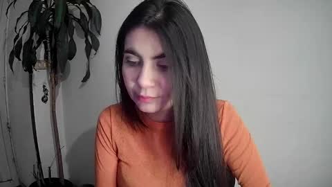 Snapshot of silviecollins chatting on December 7, 1:14 am Silvie online show from December 7, 1:14 am