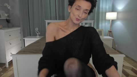 Simona  online show from December 8, 1:25 pm