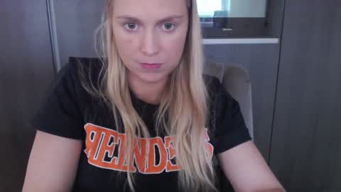 Elise online show from October 20, 9:01 am