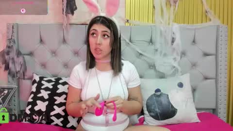 Snapshot of skarlet04 chatting on October 17, 6:33 pm Skarlet online show from October 17, 6:33 pm