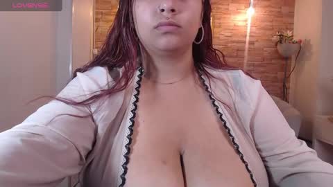 Snapshot of skeler_lovd_b chatting on December 16, 1:22 pm Skarlet online show from December 16, 1:22 pm