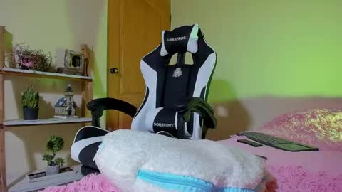 Your Queen Esthefi online show from January 6, 5:38 pm