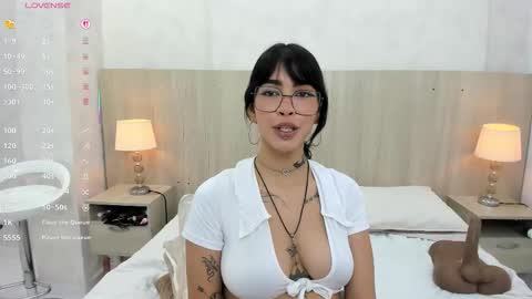 Emily Rojas online show from March 15, 9:39 pm