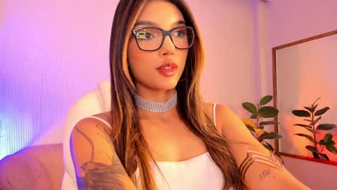 Snapshot of sky_rosee chatting on December 6, 1:33 pm Sky online show from December 6, 1:33 pm