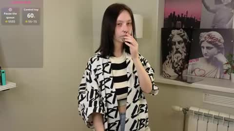 Melissa online show from April 4, 4:39 pm
