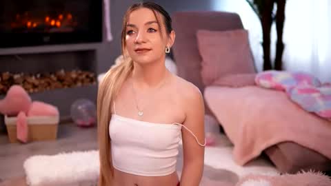 skyeyesluna online show from February 18, 4:11 am