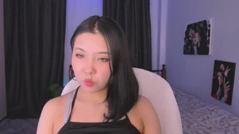 skyglow_ online show from November 19, 6:41 pm