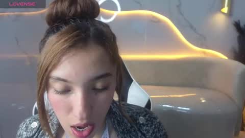 Snapshot of skyler_gracee_tx chatting on October 16, 1:58 pm Live 800am 200pm COLOMBIAN HOUR online show from October 16, 1:58 pm