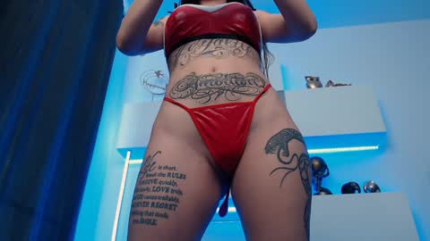 Snapshot of slut_tattoogirl chatting on December 12, 8:47 am Ariana online show from December 12, 8:47 am
