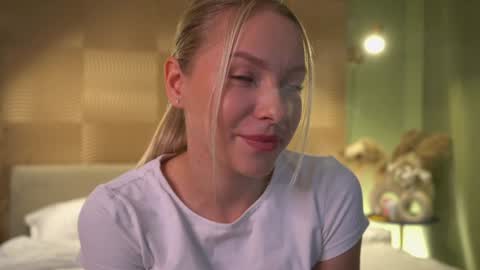 Candice Snow online show from December 11, 2:22 pm