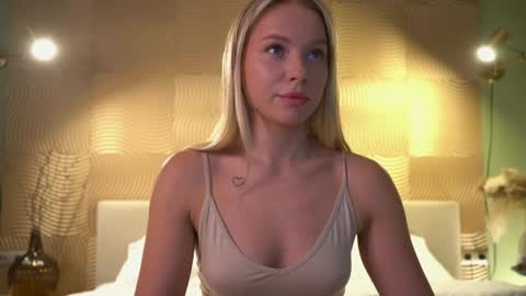 Candice Snow online show from December 8, 1:36 pm