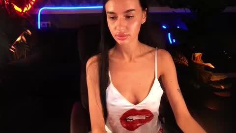 snow_whiteeex online show from September 12, 6:46 am