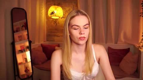 Snapshot of snowbarbieee chatting on September 23, 8:45 am Hanna online show from September 23, 8:45 am