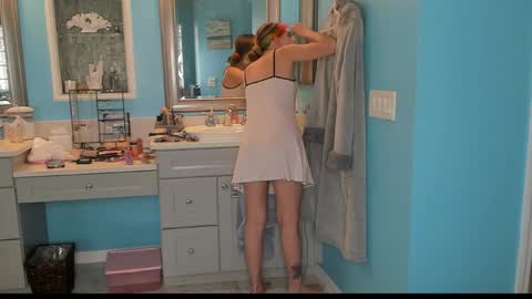 soaring_angel online show from April 22, 1:30 pm