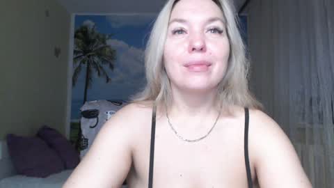 Snapshot of soaring_love chatting on December 30, 4:31 am Masha online show from December 30, 4:31 am