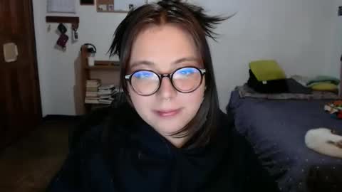 Sofi Lynch online show from March 3, 7:47 am