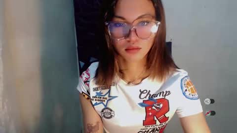 sofia_sweetheart18 online show from November 11, 7:00 pm