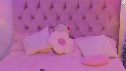 sofiabloomm online show from May 5, 10:35 pm