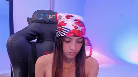 Sofia  Help me reach 5K followers  online show from September 12, 11:23 pm