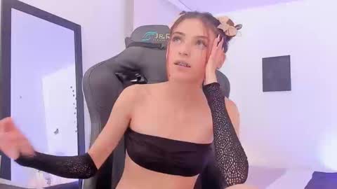 Sofia  Help me reach 5K followers  online show from September 29, 8:03 pm