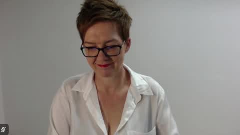 Sofie Velvet online show from April 16, 6:25 am