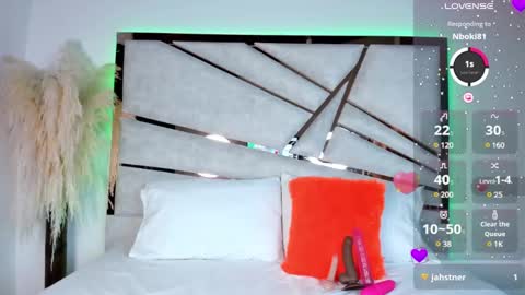 sofijohnsonx online show from March 2, 10:47 am