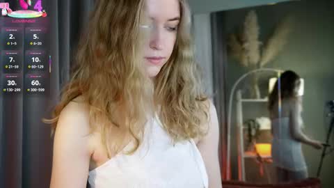 softdreamer_ online show from November 5, 10:53 am