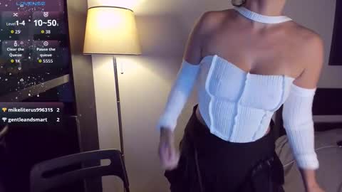 Snapshot of softt_kitty chatting on September 16, 3:53 pm Emily online show from September 16, 3:53 pm