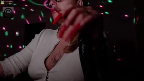 Snapshot of sonyadevon chatting on March 3, 6:20 pm Sonia online show from March 3, 6:20 pm