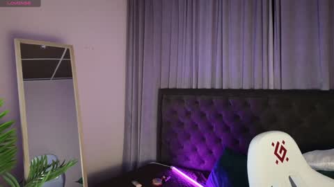 Snapshot of sophia_dreamy chatting on December 9, 1:29 am Sophia online show from December 9, 1:29 am