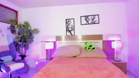 sophia_duarte_ online show from May 20, 11:51 am