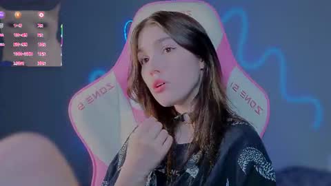 sophie_nomenal_ online show from July 11, 7:36 pm