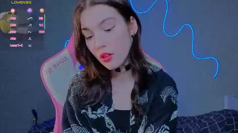 sophie_nomenal_ online show from June 21, 2:32 pm
