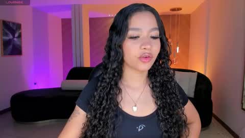 Sophie Houston online show from December 4, 4:15 am