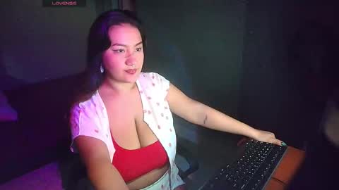 Snapshot of sophiejuicy_ chatting on October 26, 3:46 am sophiejuicy_ online show from October 26, 3:46 am