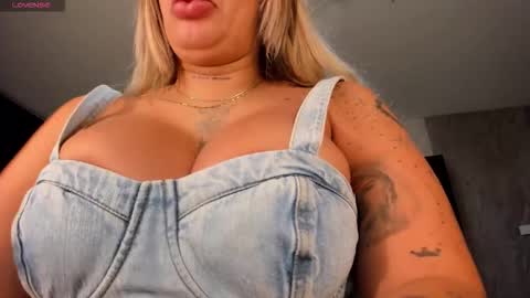 Sophie  Palmer online show from March 21, 11:37 am