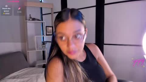 sophiewatson_ online show from July 6, 12:21 pm