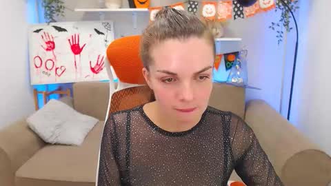 sophiiastarr online show from October 18, 7:26 pm