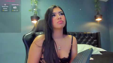 Snapshot of sophiietaylor_ chatting on September 29, 6:02 pm Sophie Taylor online show from September 29, 6:02 pm