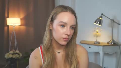 Anna online show from March 25, 1:14 pm