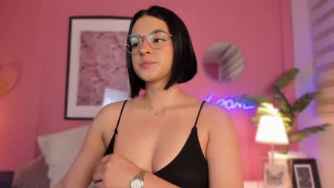 Snapshot of soysaraa_ chatting on January 9, 4:52 am Aleja online show from January 9, 4:52 am