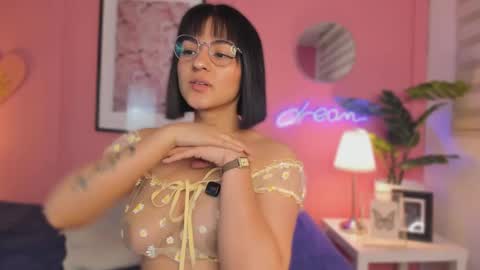 Snapshot of soysaraa_ chatting on September 16, 4:53 am Aleja online show from September 16, 4:53 am