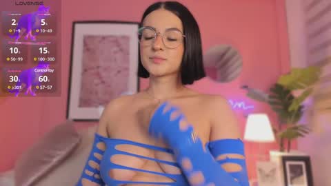Snapshot of soysaraa_ chatting on March 5, 4:57 am Aleja online show from March 5, 4:57 am