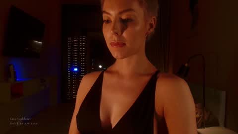 Elizabeth online show from October 12, 4:31 pm