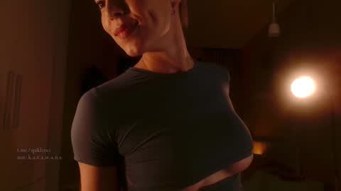 Elizabeth online show from October 23, 4:35 pm