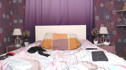 Snapshot of squirtyjess chatting on February 14, 11:31 pm just Jess online show from February 14, 11:31 pm