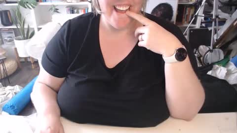 Messi Jessi online show from May 5, 2:31 pm